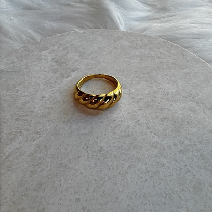 Croissant Ring